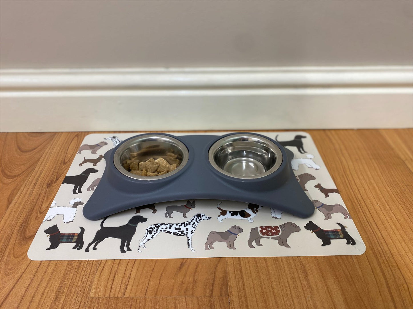 Wipeable Dog Themed Placemat 30x45cm-2