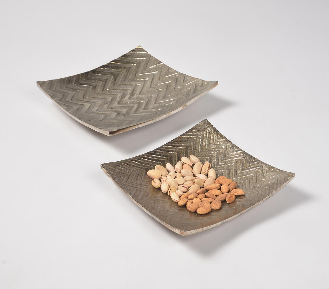 Silver Lacquered Aluminium Decorative Trays (Set of 2)